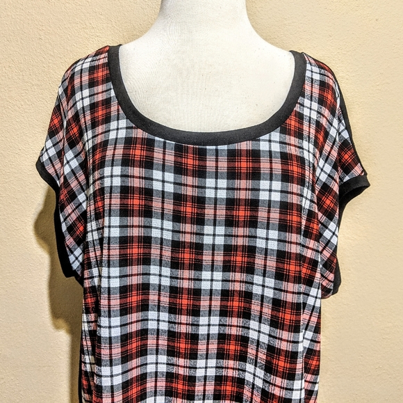 3/$15 TORRID Plaid shirt sleeve blouse (1X) - Picture 2 of 8
